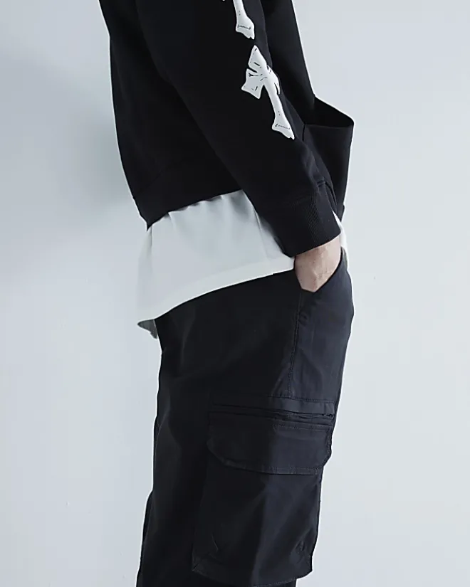 River Island regular fit cuffed cargo trousers Black Hot