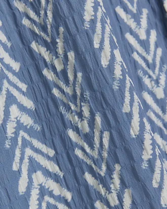 River Island regular fit crinkle arrow print shirt Blue Outlet
