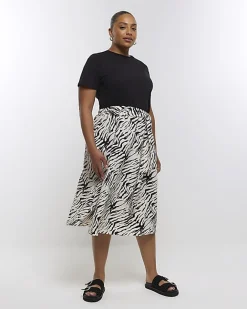 River Island Plus animal print t-shirt midi dress Black Outlet